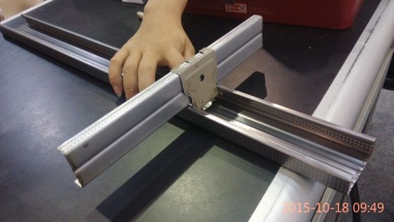 8.5kw स्टड और ट्रैक रोल बनाने की मशीन पीएलसी 12 पंक्तियाँ