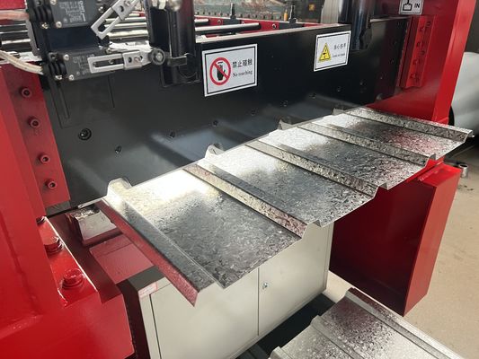 स्वचालित जस्ती तल डेक रोल बनाने की मशीन 11+11+7.5KW