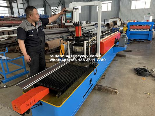 चेन ट्रांसमिशन शटर डोर रोल फोर्मिंग मशीन Cr12 कटिंग ब्लेड सामग्री के साथ