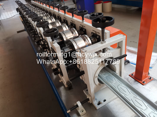 कस्टमाइज करने योग्य फीड चौड़ाई शटर डोर रोल मोल्डिंग मशीन मोटाई के लिए 0.8-1.2 मिमी