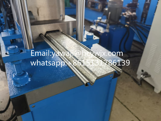 चेन ड्राइव पूर्ण स्वचालित शटर डोर फ्रेम रोलिंग मशीन 380V 50Hz 3 चरणों स्टील फ्रेम Purlin के लिए