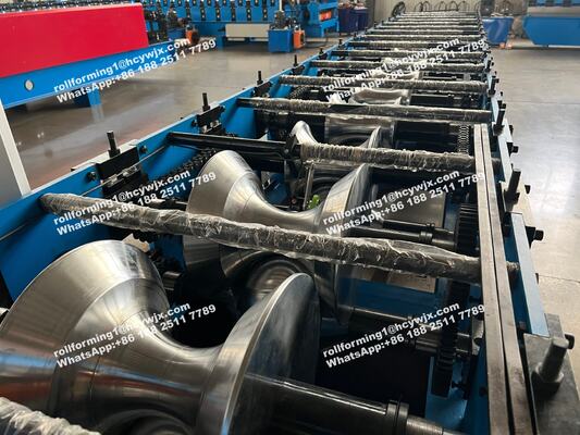 कस्टमाइज्ड ऑटोमैटिक रिज कैप रोल फोर्मिंग मशीन 5.5Kw मुख्य मोटर पावर और पीएलसी नियंत्रण के साथ 0.3-0.6 मिमी मोटाई प्लेट के लिए